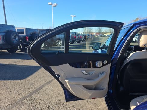 Used 2018 Mercedes-Benz C 300 4MATIC Sedan w/ Multimedia Package image 19