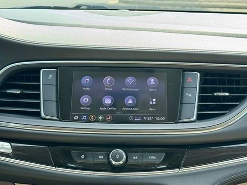 Used 2020 Buick Enclave Essence FWD image 21