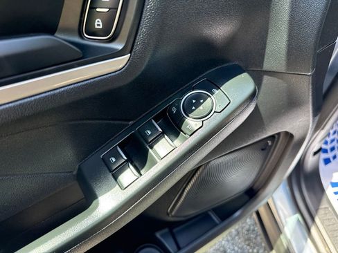 Used 2022 Ford Escape SE w/ Convenience Package FWD image 11