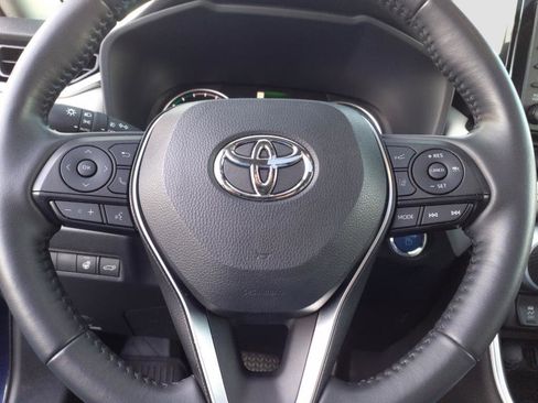 Used 2022 Toyota RAV4 XLE Premium image 21