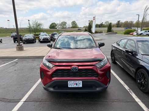 Used 2019 Toyota RAV4 LE image 3