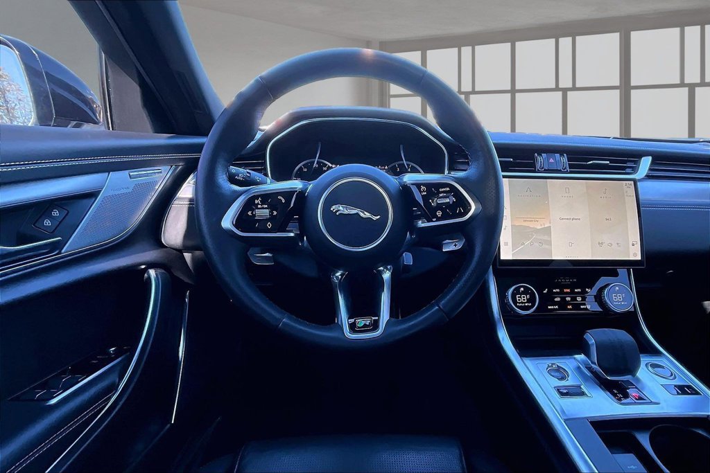 Used 2023 Jaguar XF R-Dynamic SE AWD/4WD image 5