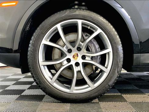 Certified 2023 Porsche Cayenne AWD/4WD image 11