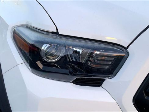 Used 2018 Toyota Tacoma SR w/ SR Convenience Package AWD/4WD image 24