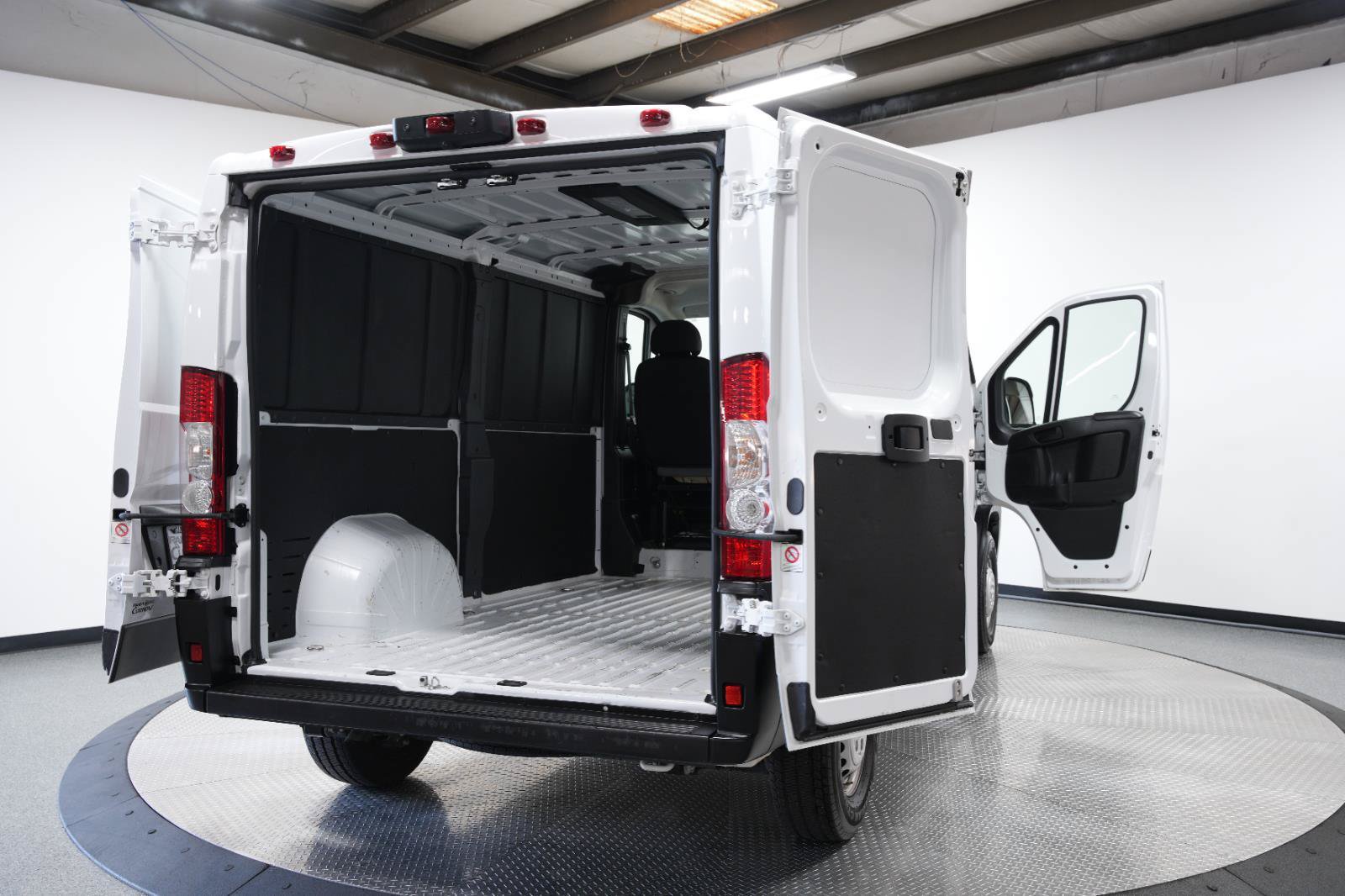 Used 2025 RAM ProMaster 2500 w/ Convenience Group FWD image 11