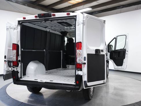 Used 2025 RAM ProMaster 2500 w/ Convenience Group FWD image 11