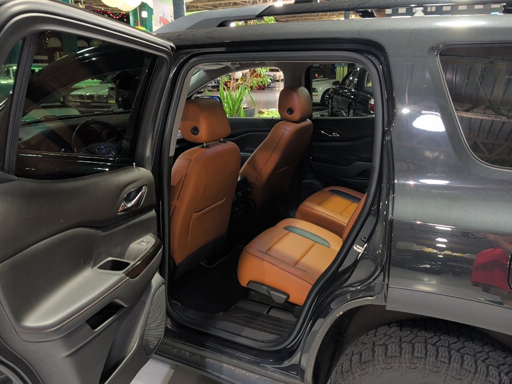 Used 2020 GMC Acadia AT4 w/ Driver Alert Package II AWD/4WD image 12