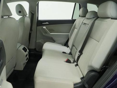 Certified 2024 Volkswagen Tiguan SE w/ Panoramic Sunroof Package FWD image 33
