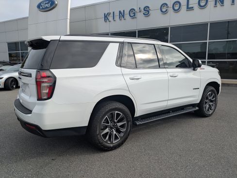 Used 2024 Chevrolet Tahoe Z71 w/ Luxury Package AWD/4WD image 4