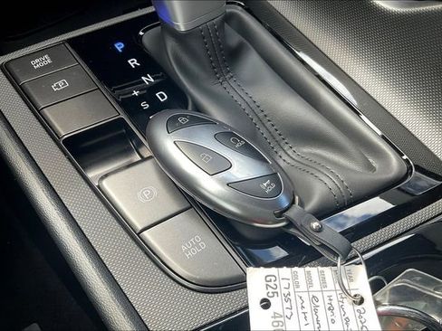 New 2025 Hyundai Elantra SEL image 32