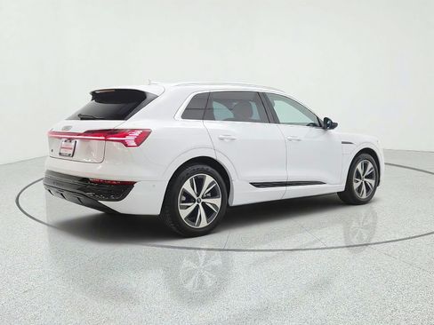 Used 2024 Audi Q8 e-tron Premium Plus AWD/4WD image 5