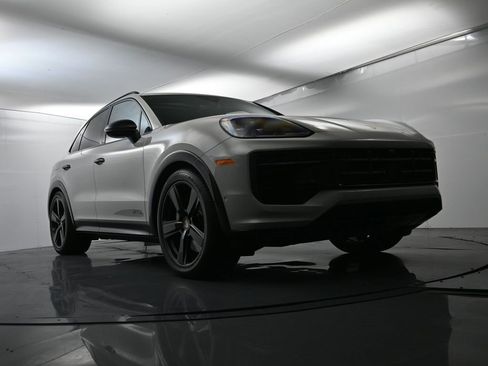 Certified 2026 Porsche Cayenne GTS image 55