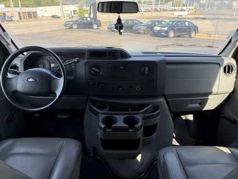 Used 2009 Ford E-350 and Econoline 350 Super Duty image 17