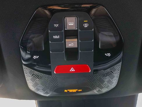 Certified 2024 Kia EV9 Land image 28