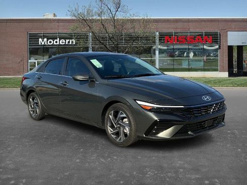 Used 2024 Hyundai Elantra SEL w/ Convenience Package image 5