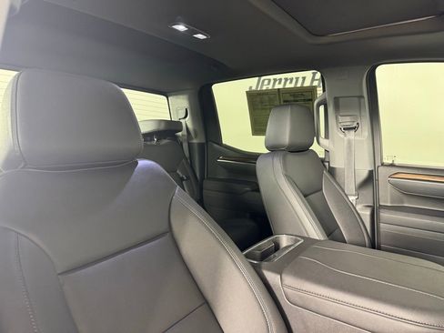 Used 2025 Chevrolet Silverado 1500 LT Trail Boss w/ Convenience Package II AWD/4WD image 35