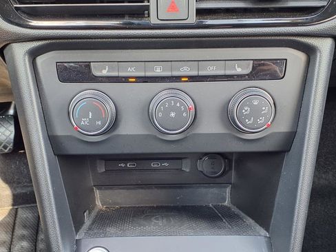 Certified 2022 Volkswagen Taos SE w/ IQ.Drive SE Package image 20