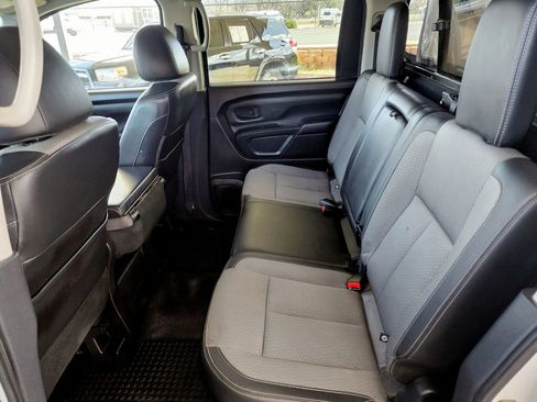Used 2017 Nissan Titan S image 19