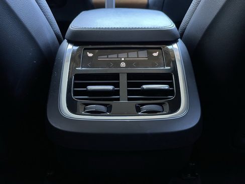 Used 2023 Volvo XC90 B6 Plus image 29