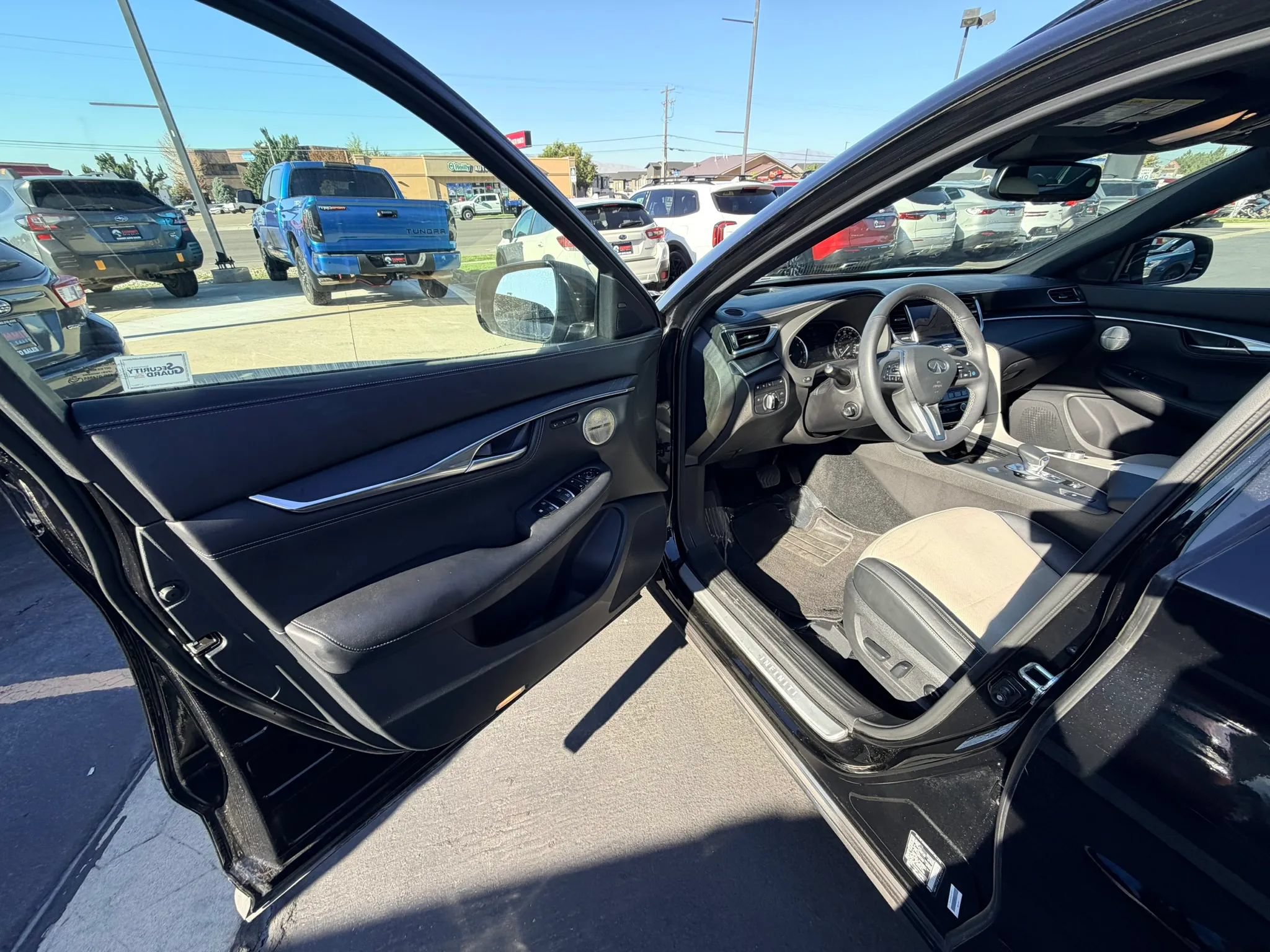 Used 2023 INFINITI QX55 Sensory w/ Lighting Package AWD/4WD image 9