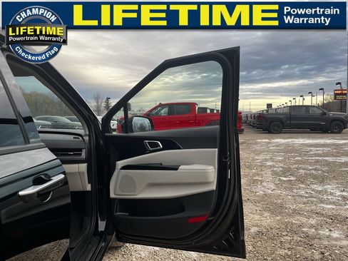 Used 2024 Kia Carnival SX image 38