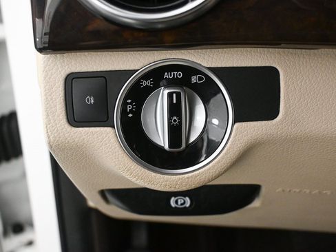 Used 2014 Mercedes-Benz GLK 350 2WD image 9