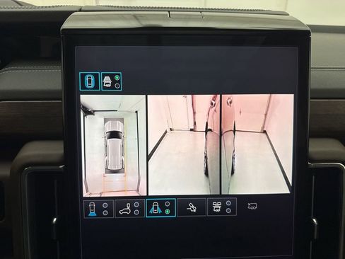 Used 2025 GMC Yukon Denali Ultimate AWD/4WD image 36