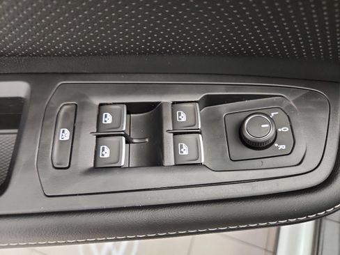 New 2026 Volkswagen Atlas SE FWD image 9
