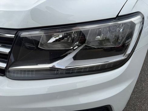 Used 2018 Volkswagen Tiguan SEL AWD/4WD image 30