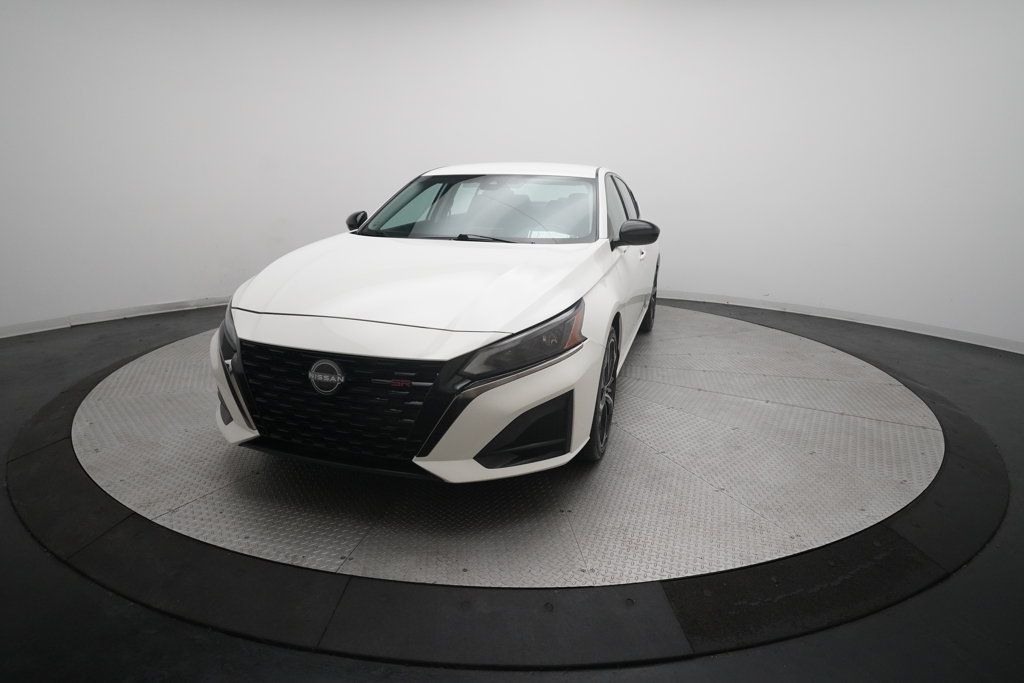 Used 2024 Nissan Altima 2.5 SR FWD image 12