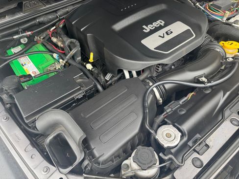 Used 2016 Jeep Wrangler Unlimited Sport w/ Connectivity Group image 38