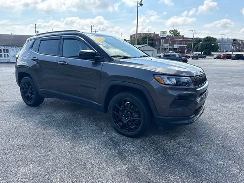 Used 2023 Jeep Compass Latitude w/ Sun and Sound Group AWD/4WD image 7
