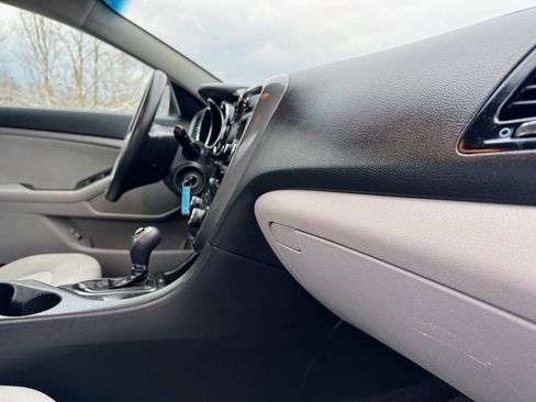 Used 2011 Kia Optima LX image 25