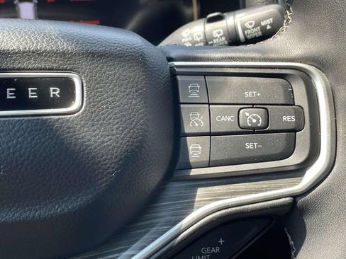 Used 2024 Jeep Wagoneer Series II AWD/4WD image 24