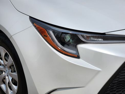 Used 2022 Toyota Corolla LE FWD image 6