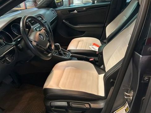 Used 2015 Volkswagen Jetta Sport FWD image 4