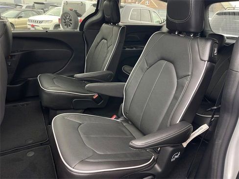 New 2026 Chrysler Pacifica Limited w/ S Appearance Package image 20