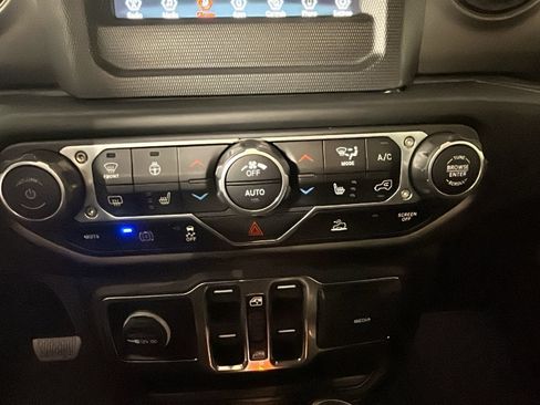 Used 2023 Jeep Wrangler Unlimited w/ Cold Weather Group AWD/4WD image 26