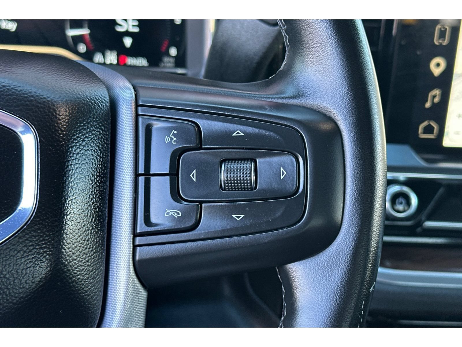 Used 2025 GMC Sierra 1500 SLT AWD/4WD image 28