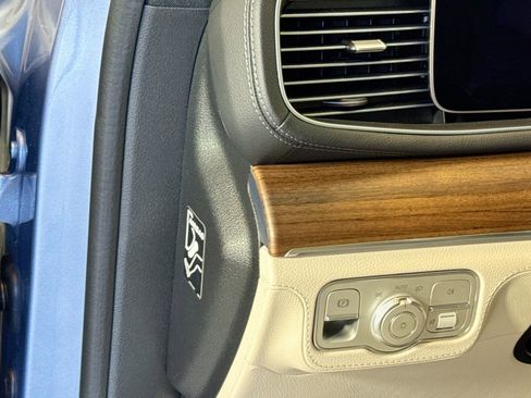 New 2026 Mercedes-Benz GLS 580 4MATIC image 10