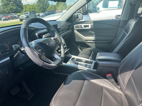 Used 2021 Ford Explorer XLT w/ Equipment Group 202A RWD image 5