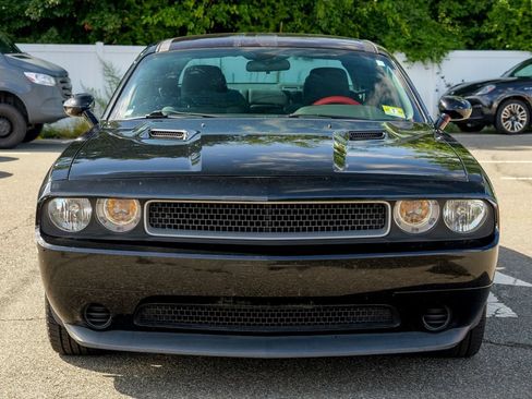 Used 2013 Dodge Challenger SXT RWD image 2