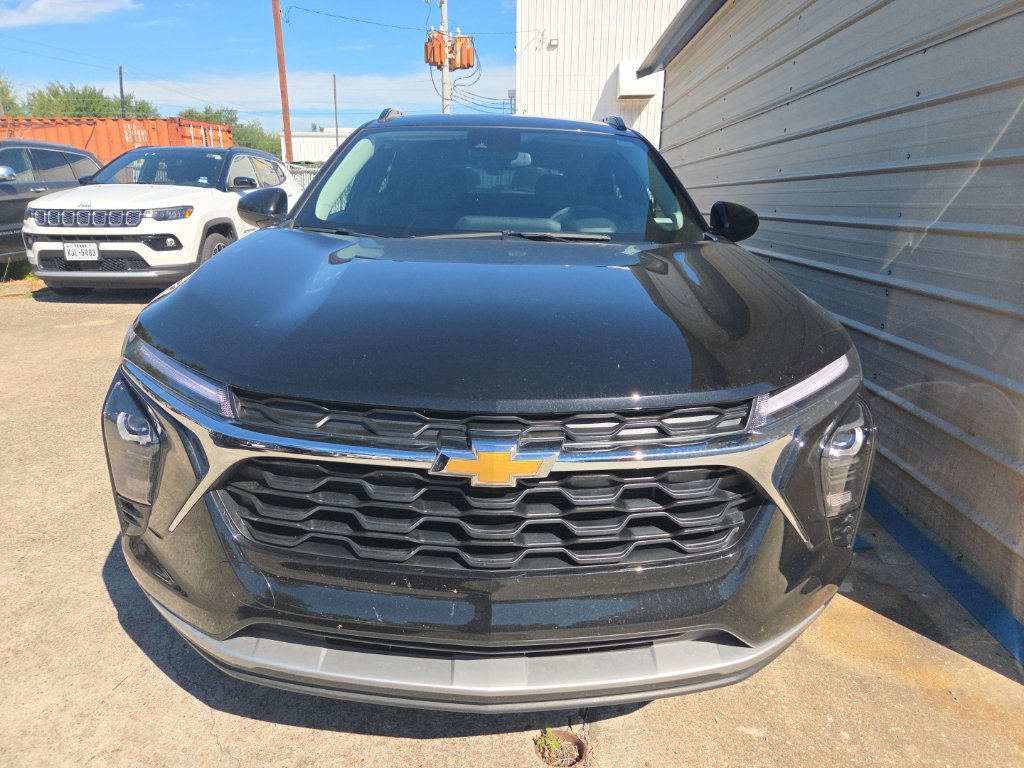 Used 2026 Chevrolet Trax LT FWD image 9