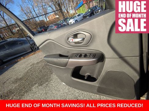 Used 2019 Jeep Cherokee Latitude w/ Cold Weather Group image 33