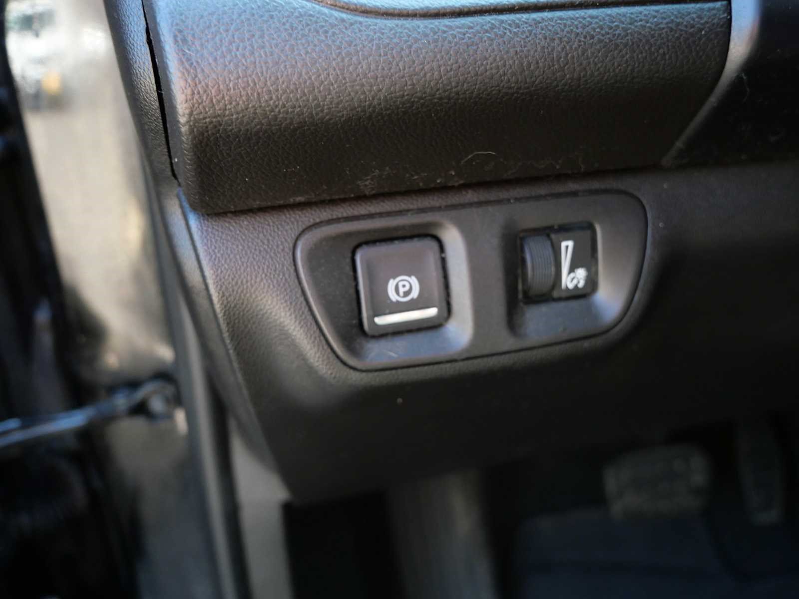Used 2018 GMC Acadia SLE AWD/4WD image 23