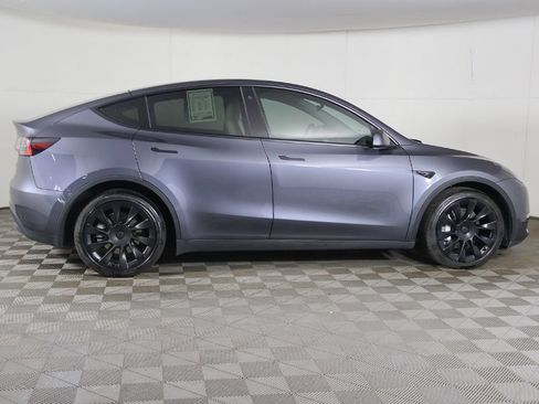 Used 2023 Tesla Model Y Long Range AWD/4WD image 19