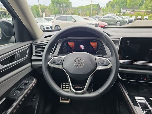 Used 2024 Volkswagen Atlas Peak Edition SEL AWD/4WD image 13