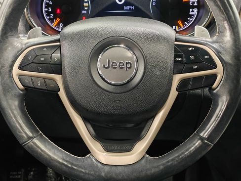 Used 2017 Jeep Grand Cherokee Limited AWD/4WD image 5