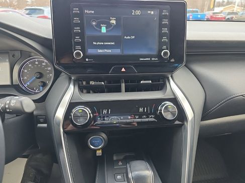 Certified 2022 Toyota Venza LE image 16