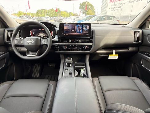 New 2026 Nissan Pathfinder SL image 12